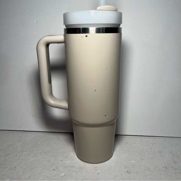 Stanley 30 oz Stainless Steel H2.0 Quencher tumbler | Screw On Lid | Dune Cream - Picture 3 of 6